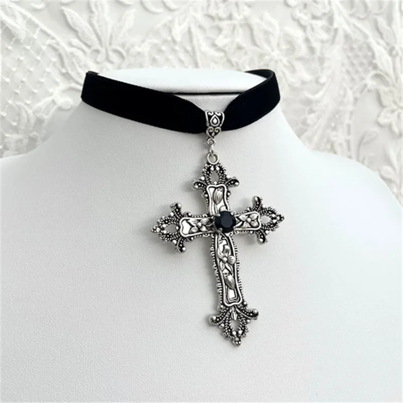 Women'S Victorian Accessories - 빈티지 앤티크 실버 컬러 크로스 초커